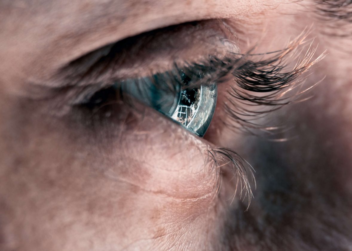 Τίποτα πιο δύσκολο από την ευθύτητα και τίποτα πιο εύκολο από την κολακεία